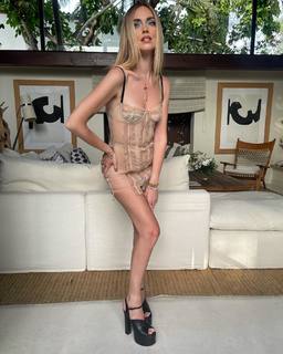 Chiara Ferragni feet photo thumbnail