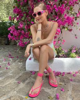 Chiara Ferragni feet photo thumbnail