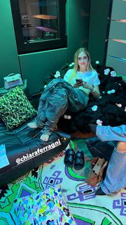 Chiara Ferragni feet photo thumbnail