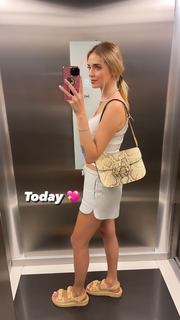 Chiara Ferragni feet photo thumbnail