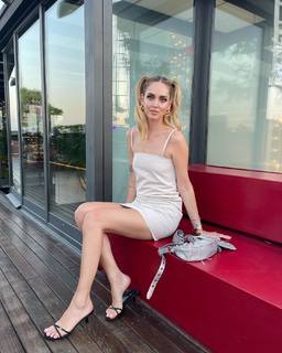 Chiara Ferragni feet photo thumbnail