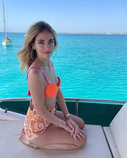 Chiara Ferragni feet photo thumbnail