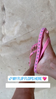 Chiara Ferragni feet photo thumbnail