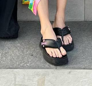 Chiara Ferragni feet photo thumbnail
