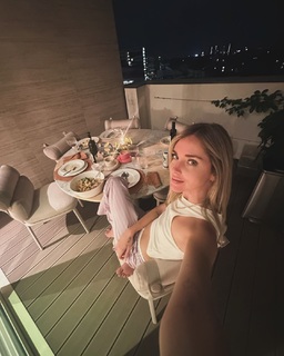 Chiara Ferragni feet photo thumbnail