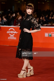 Chiara Francini feet photo thumbnail