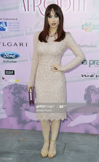 Chiara Francini feet photo thumbnail