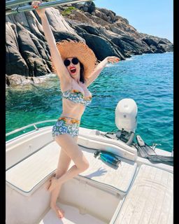 Chiara Francini feet photo thumbnail