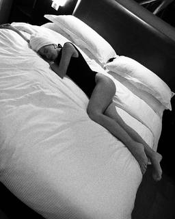 China Suárez feet photo thumbnail