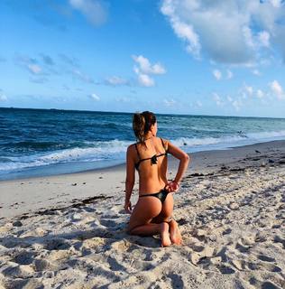 China Suárez feet photo thumbnail