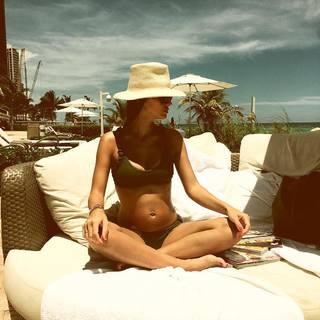 China Suárez feet photo thumbnail