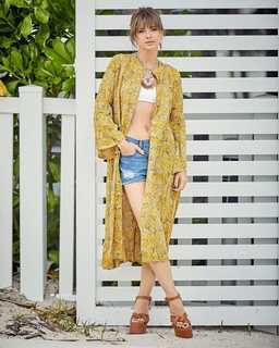 China Suárez feet photo thumbnail