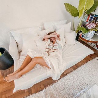 China Suárez feet photo thumbnail