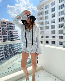 China Suárez feet photo thumbnail