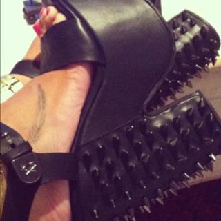 China Suárez feet photo thumbnail