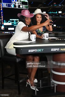 Chiney Ogwumike feet photo 2