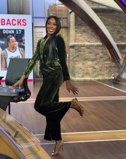 Chiney Ogwumike feet photo 13