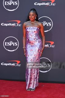 Chiney Ogwumike feet photo 1