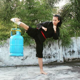 Chintya Candranaya feet photo thumbnail