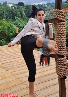 Chintya Candranaya feet photo thumbnail