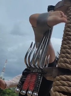 Chintya Candranaya feet photo thumbnail