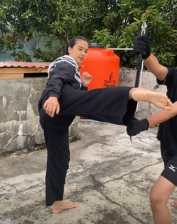 Chintya Candranaya feet photo thumbnail