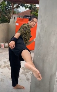 Chintya Candranaya feet photo thumbnail