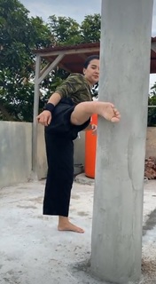 Chintya Candranaya feet photo thumbnail