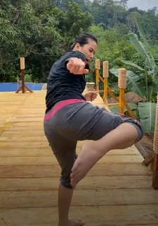 Chintya Candranaya feet photo thumbnail