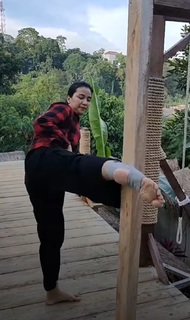 Chintya Candranaya feet photo thumbnail