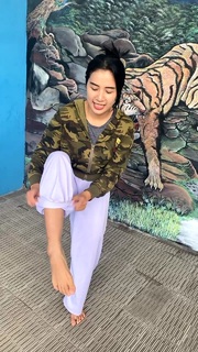 Chintya Candranaya feet photo thumbnail