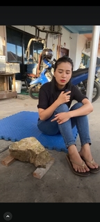 Chintya Candranaya feet photo thumbnail
