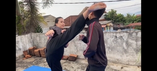 Chintya Candranaya feet photo thumbnail