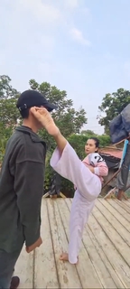 Chintya Candranaya feet photo thumbnail