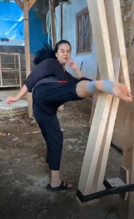 Chintya Candranaya feet photo thumbnail