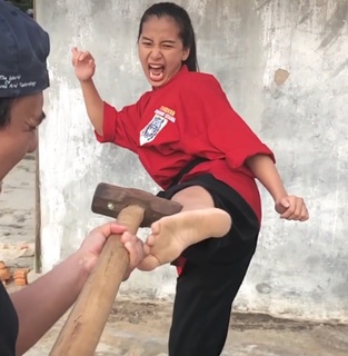 Chintya Candranaya feet photo thumbnail