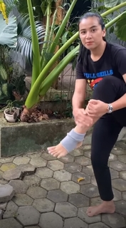 Chintya Candranaya feet photo thumbnail