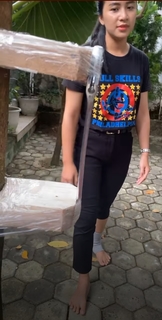 Chintya Candranaya feet photo thumbnail