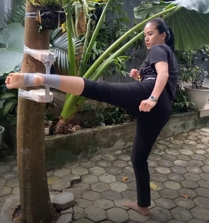 Chintya Candranaya feet photo thumbnail