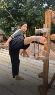 Chintya Candranaya feet photo thumbnail