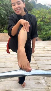 Chintya Candranaya feet photo thumbnail