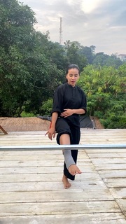 Chintya Candranaya feet photo thumbnail