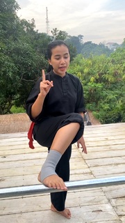 Chintya Candranaya feet photo thumbnail