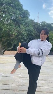 Chintya Candranaya feet photo thumbnail