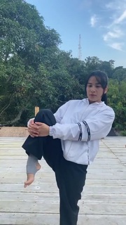 Chintya Candranaya feet photo thumbnail