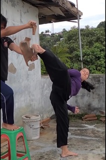 Chintya Candranaya feet photo thumbnail