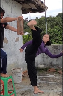 Chintya Candranaya feet photo thumbnail