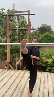 Chintya Candranaya feet photo thumbnail