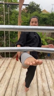 Chintya Candranaya feet photo thumbnail