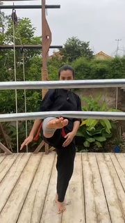 Chintya Candranaya feet photo thumbnail